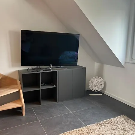 Helle Dg-wohnung Zentral, 4p דירה *