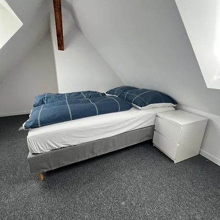 Helle Dg-wohnung Zentral, 4p דירה
